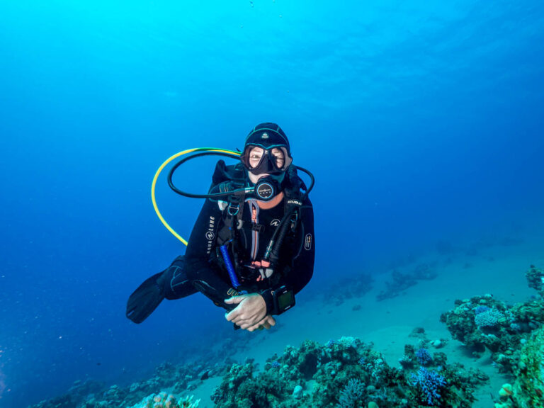 Diving with the right partner is more fun! Here are 7 tips on how to become the best buddy!